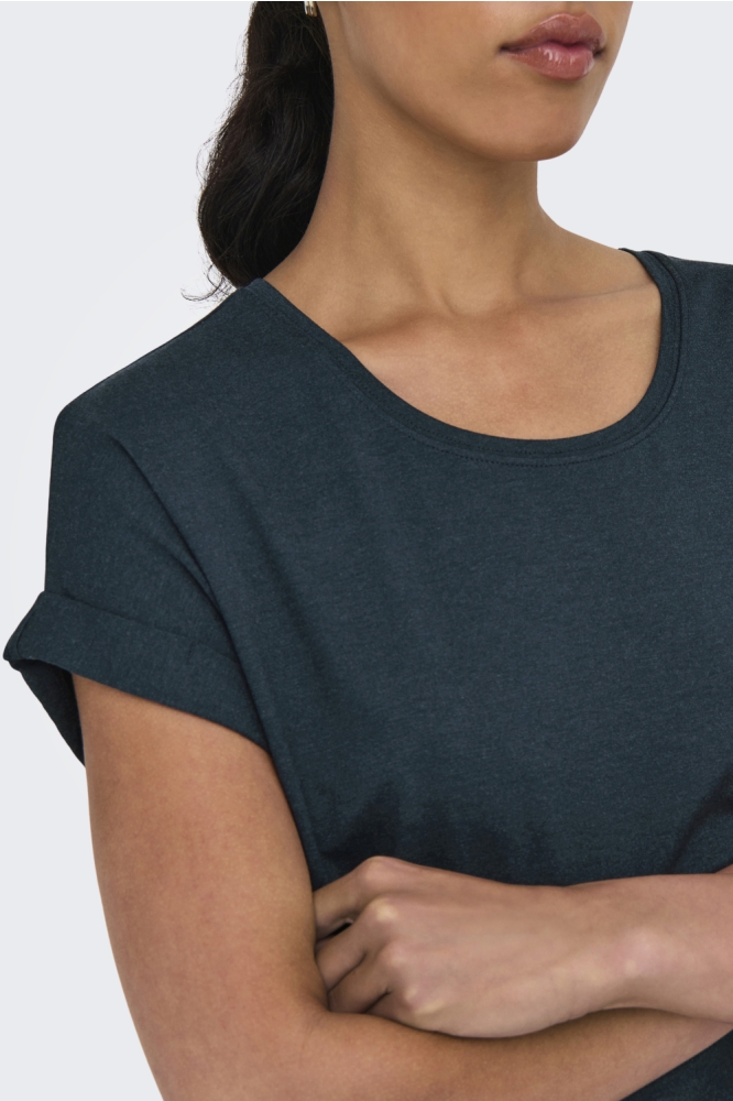 Only blauwe dames t-shirt | Close up