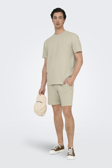 Only & Sons beige heren t-shirt | Model vooraanzicht