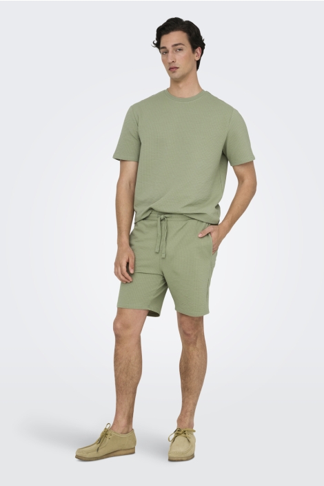 Only & Sons groene heren t-shirt | Model vooraanzicht