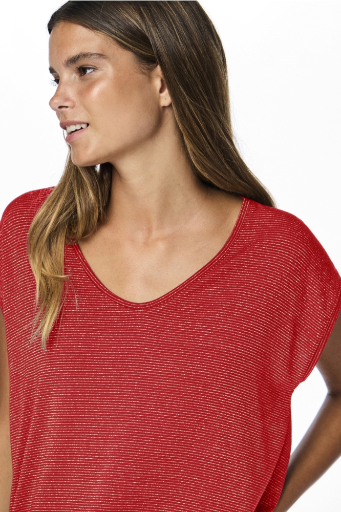 Pieces rode dames t-shirt | Close up