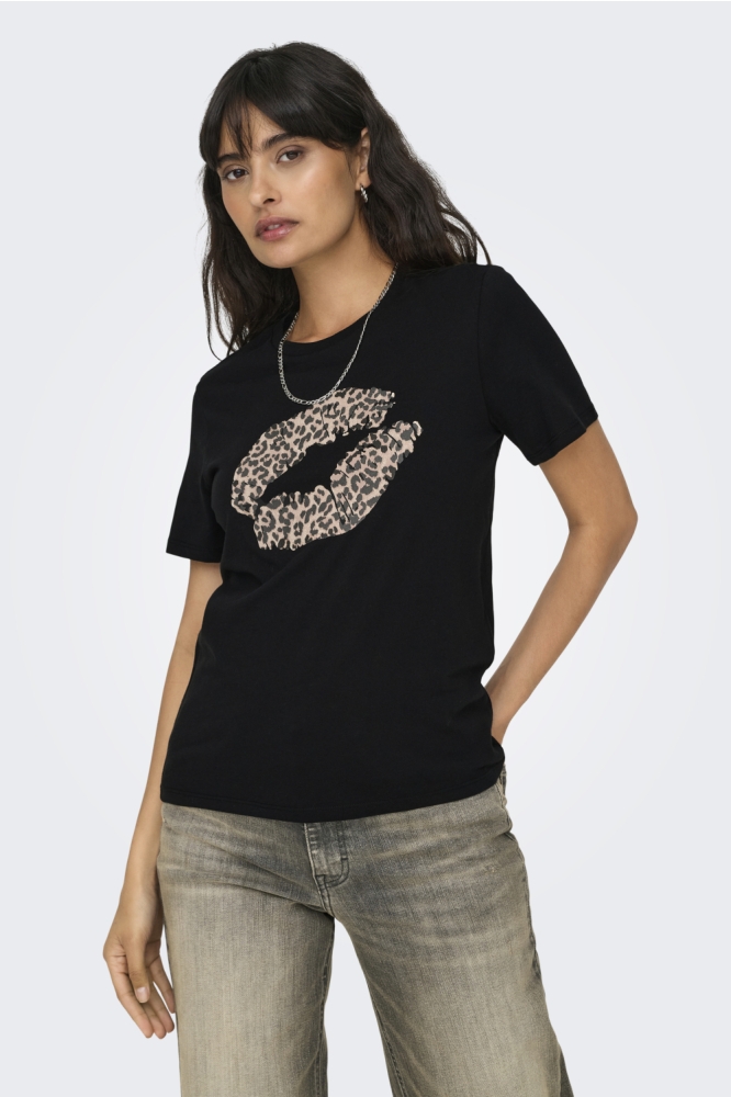 Only zwarte dames t-shirt | Model vooraanzicht