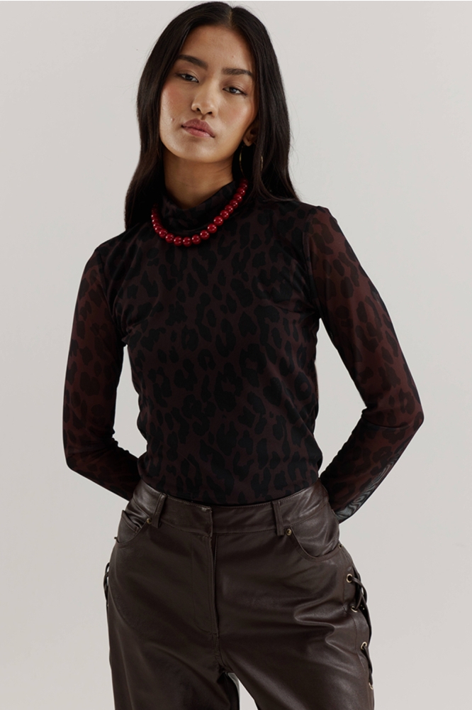 Harper & Yve bruine dames t-shirt | Model vooraanzicht