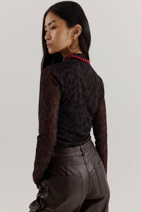 Harper & Yve bruine dames t-shirt | Model achteraanzicht