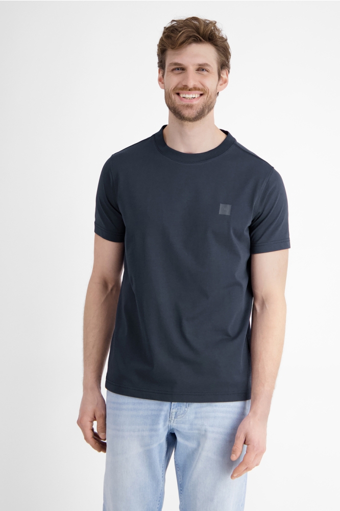 Lerros blauwe heren t-shirt | Model vooraanzicht