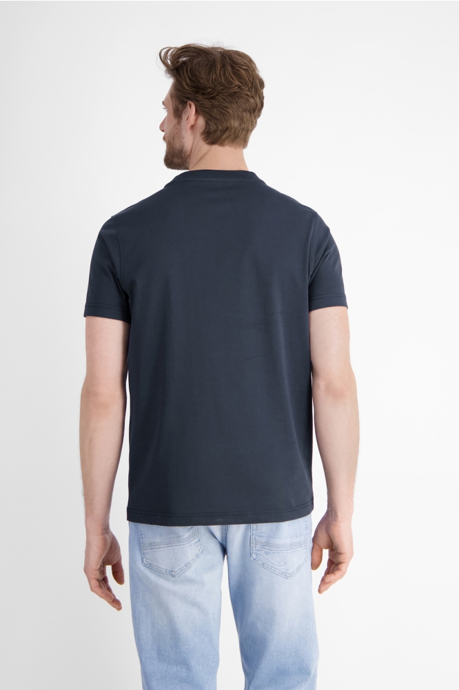 Lerros blauwe heren t-shirt | Model achteraanzicht