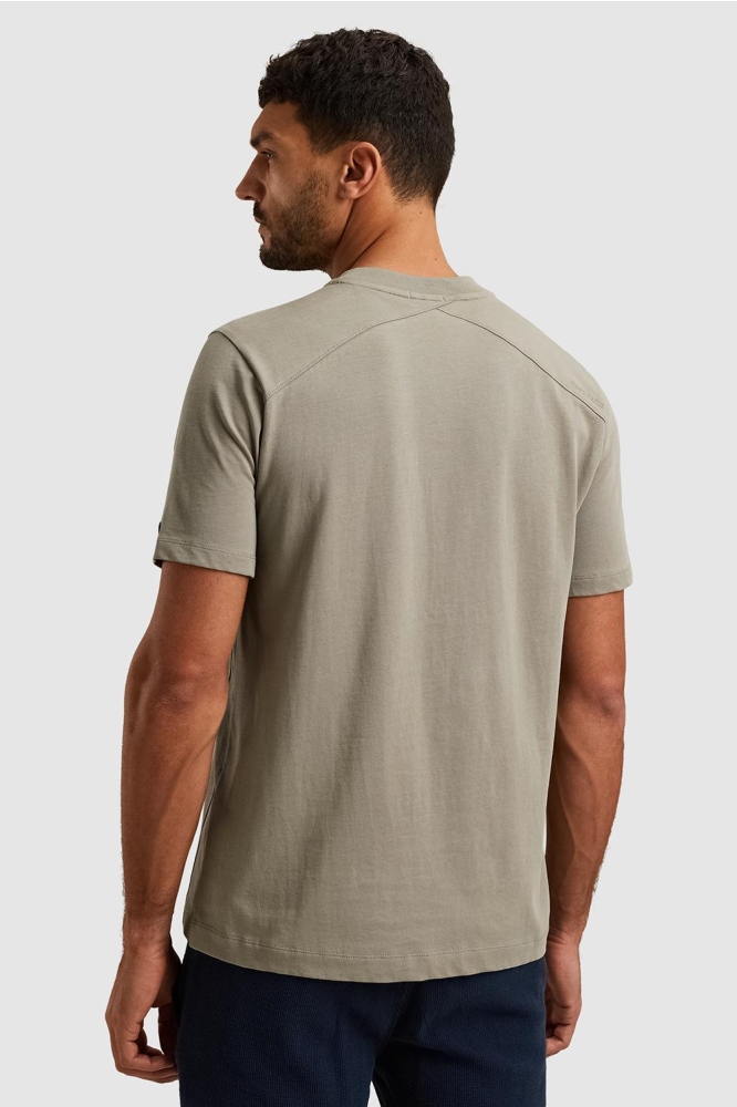 Cast Iron groene heren t-shirt | Model achteraanzicht