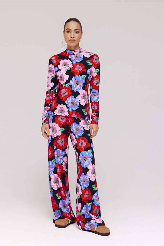 Harper & Yve zwarte dames t-shirt | Model