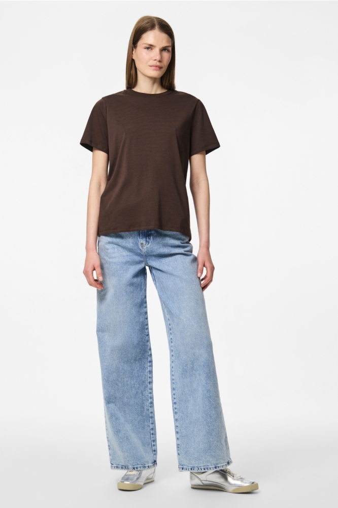Pieces bruine dames t-shirt | Model