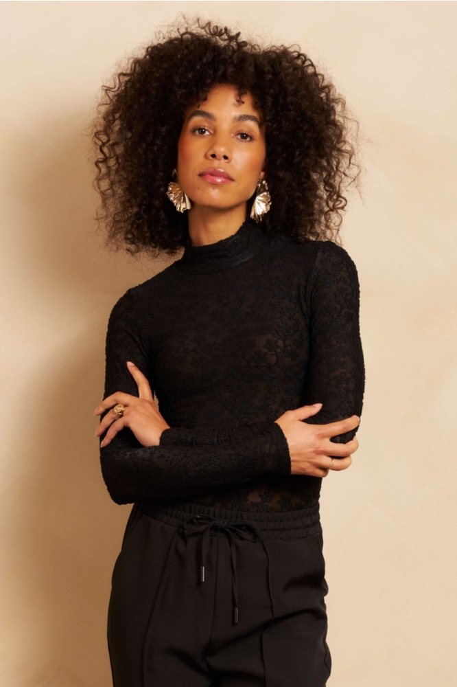 Lofty Manner zwarte dames t-shirt | Model vooraanzicht