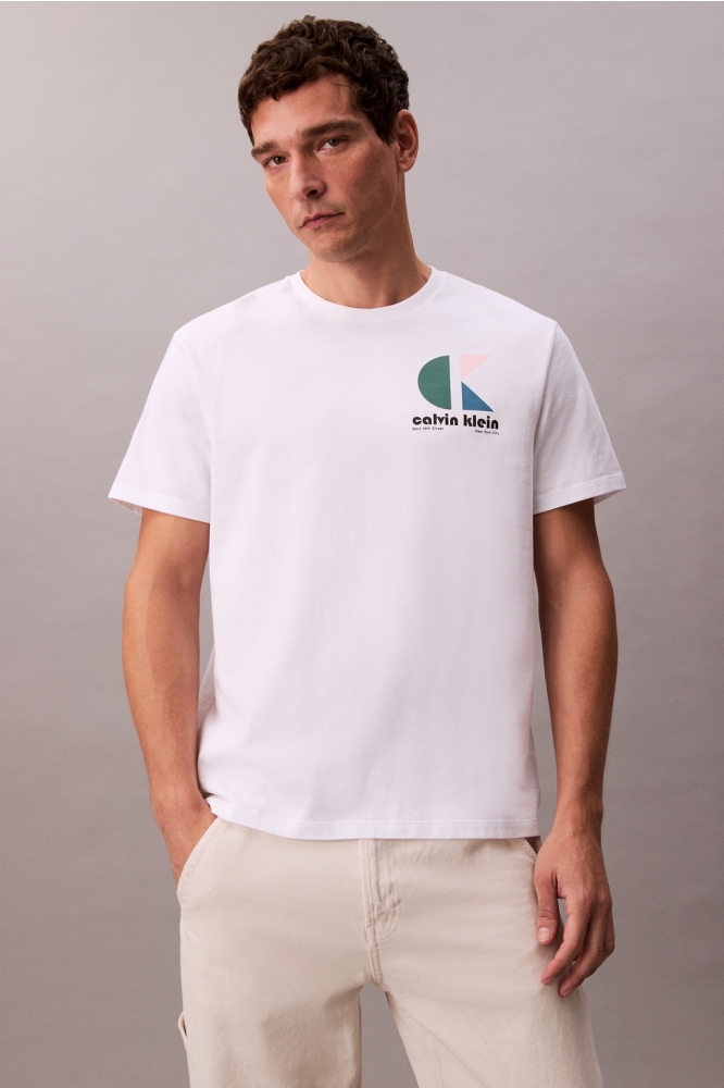 Calvin Klein witte heren t-shirt | Model vooraanzicht