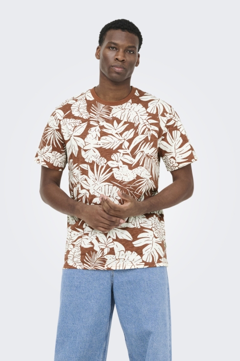 Only & Sons camel heren t-shirt | Model vooraanzicht