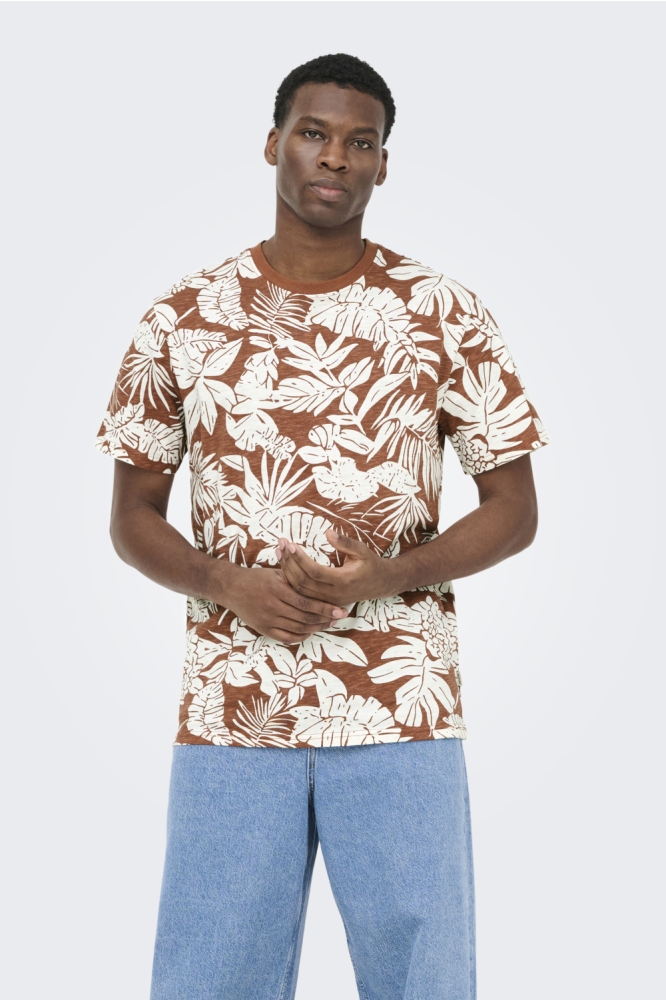 Only & Sons camel heren t-shirt | Model vooraanzicht