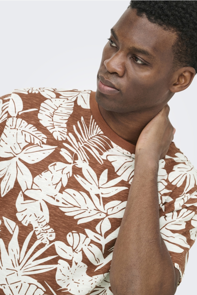 Only & Sons camel heren t-shirt | Close up