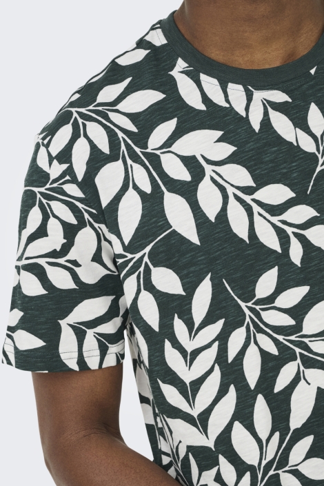 Only & Sons groene heren t-shirt | Close up
