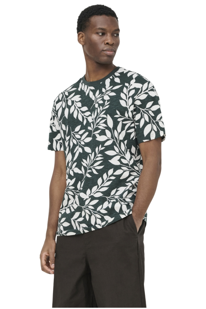 Only & Sons groene heren t-shirt | Model vooraanzicht