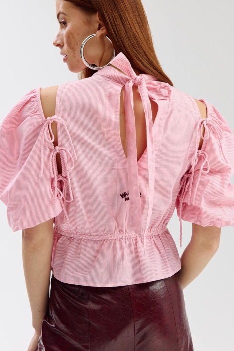 Harper & Yve roze dames blouse | Model achteraanzicht