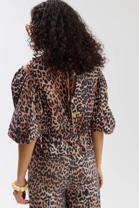 Harper & Yve camel dames blouse | Model achteraanzicht