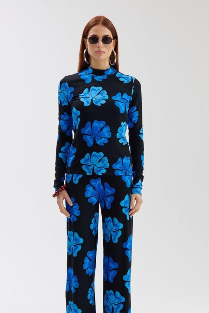 Harper & Yve blauwe dames t-shirt | Model vooraanzicht