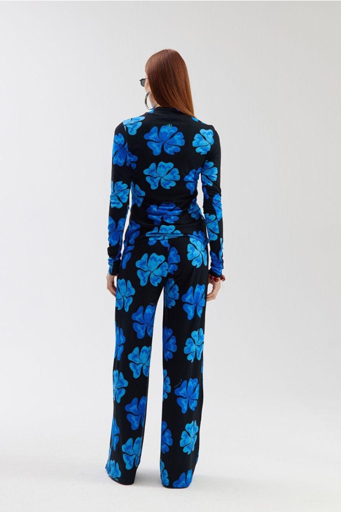 Harper & Yve blauwe dames top | Model achteraanzicht