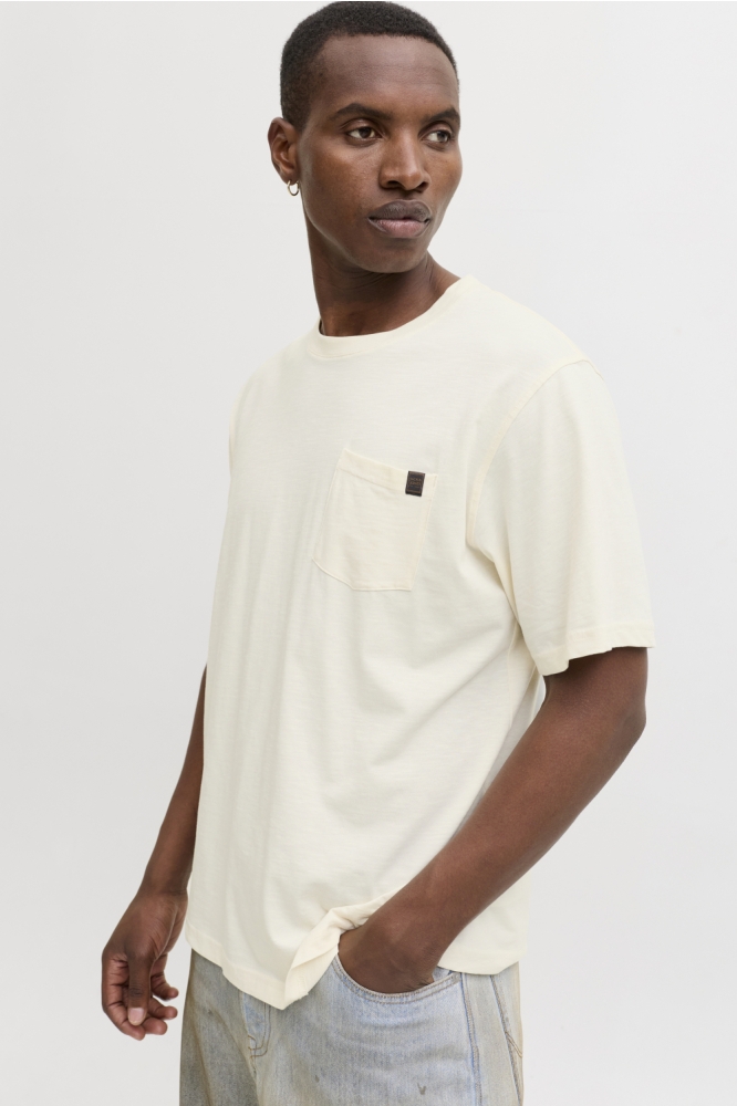 Jack & Jones beige heren t-shirt | Model zijaanzicht