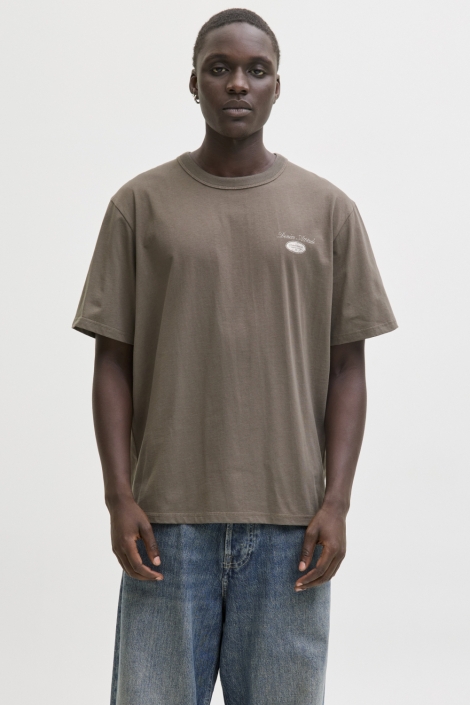 Jack & Jones bruine heren t-shirt | Model vooraanzicht