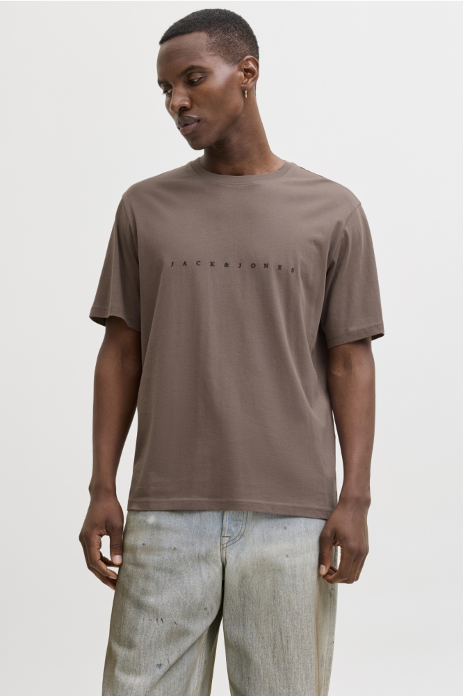 Jack & Jones bruine heren t-shirt | Model vooraanzicht