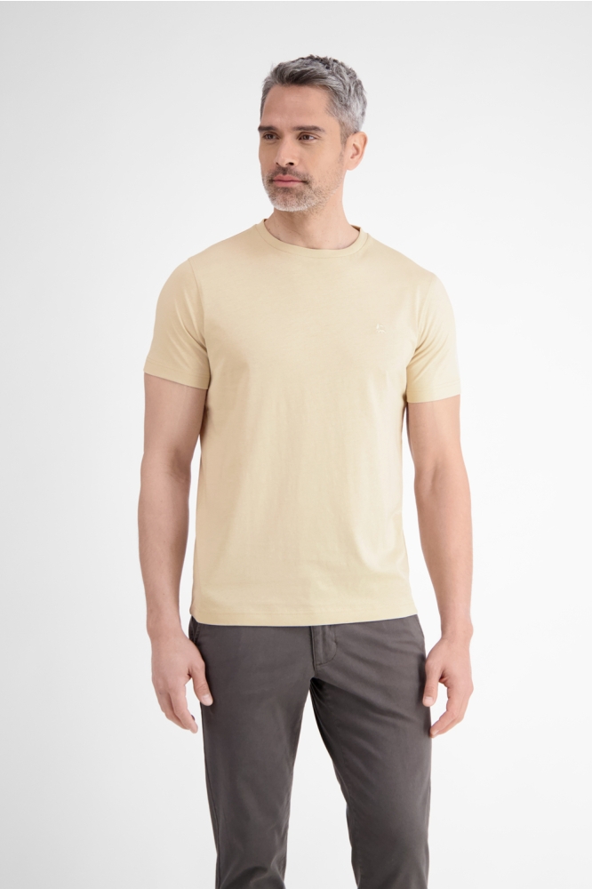 Lerros beige heren t-shirt | Model vooraanzicht