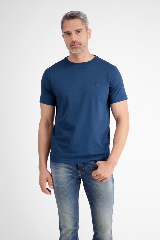 Lerros blauwe heren t-shirt | Model vooraanzicht
