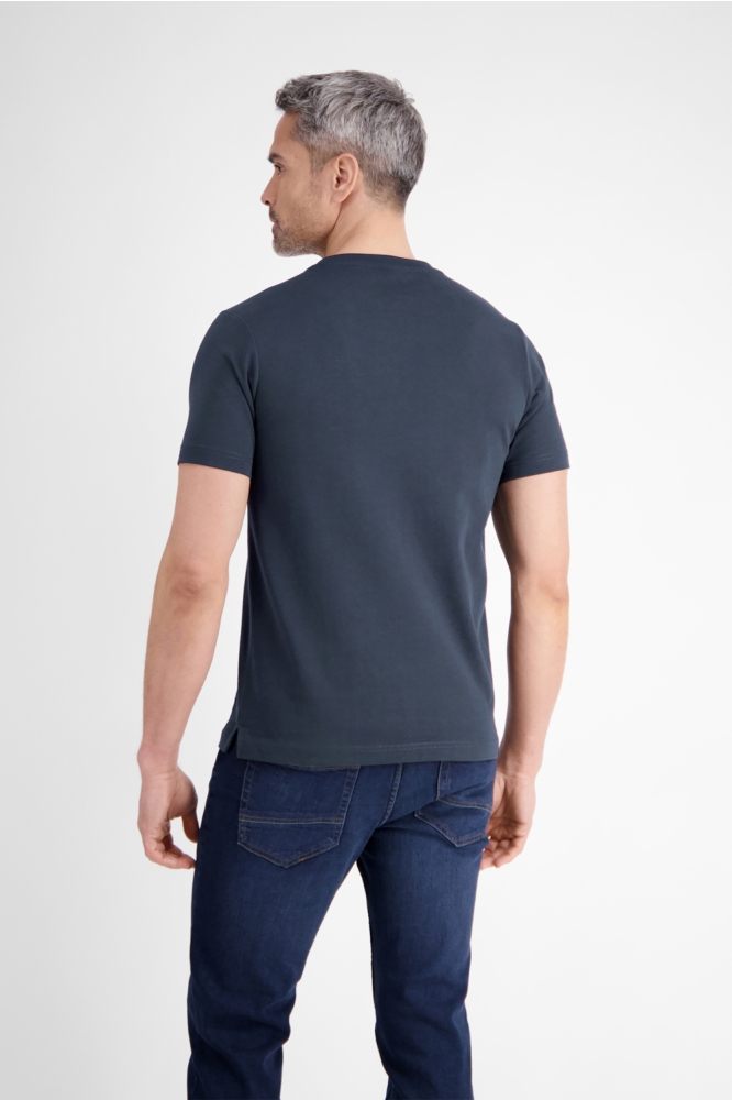 Lerros blauwe heren t-shirt | Model achteraanzicht