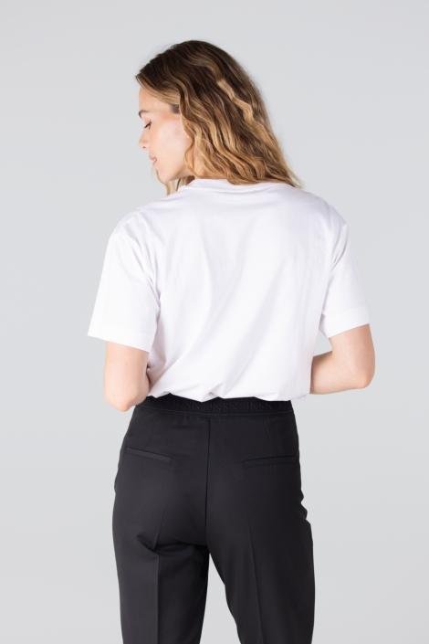 Juffrouw Jansen witte dames t-shirt | Model achteraanzicht