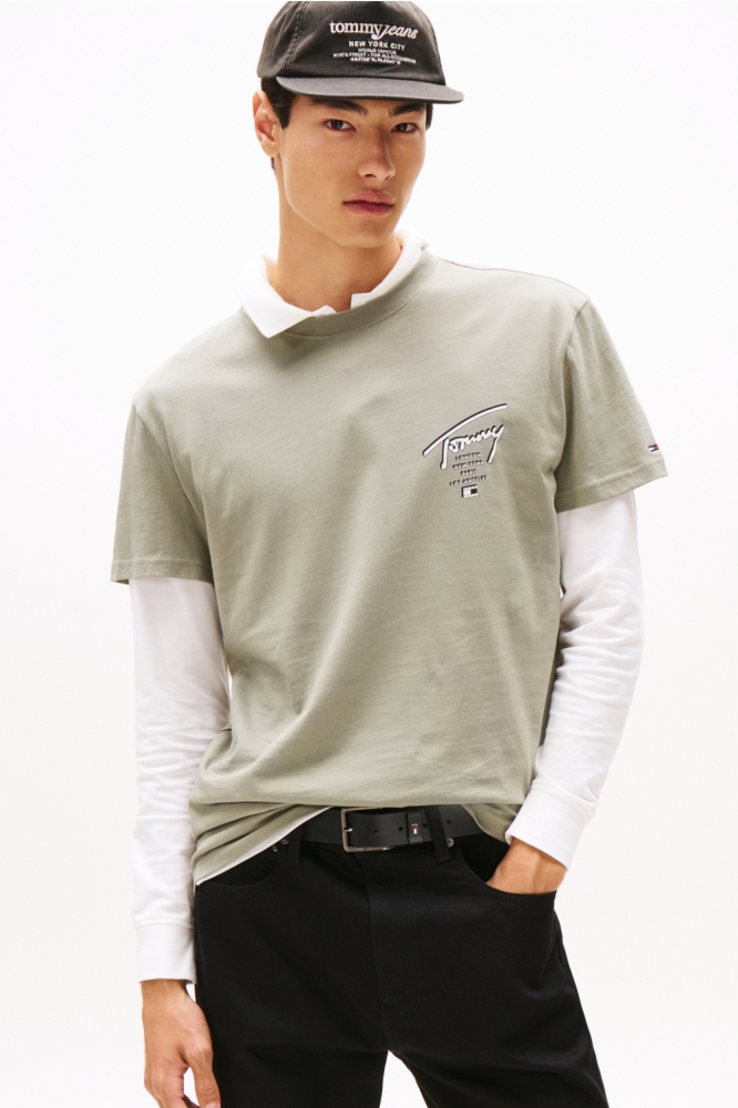 Tommy Jeans groene heren t-shirt | Model vooraanzicht
