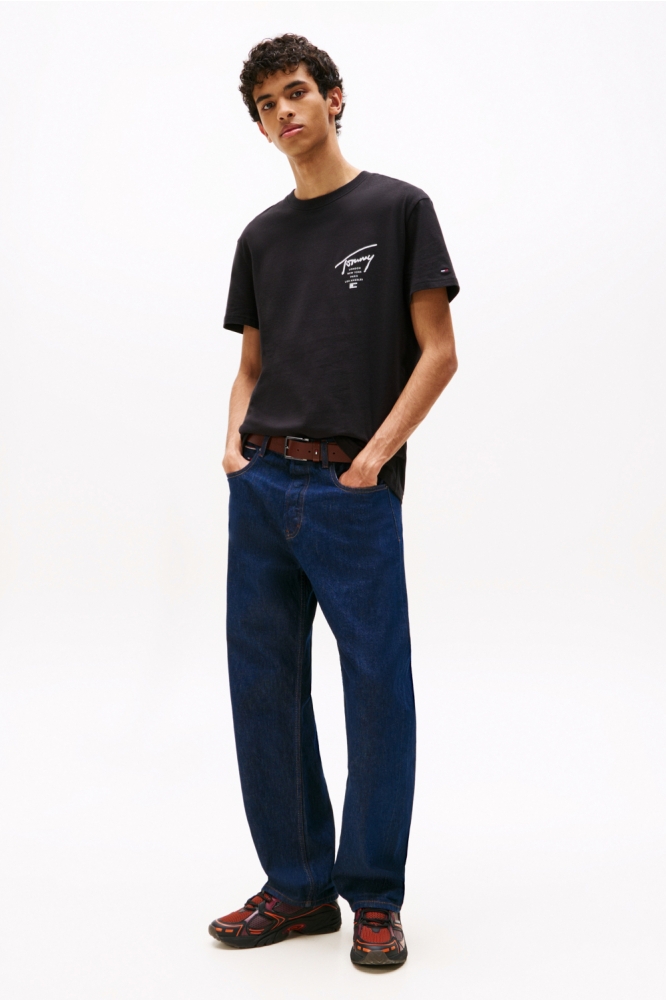 Tommy Jeans zwarte heren t-shirt | Model