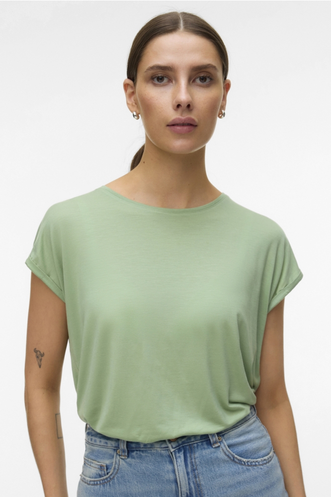 Vero Moda groene dames t-shirt | Model vooraanzicht