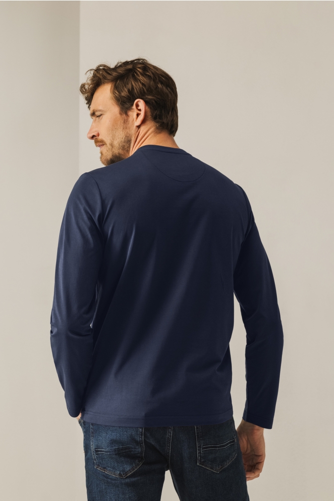 State of Art blauwe heren t-shirt | Model achteraanzicht