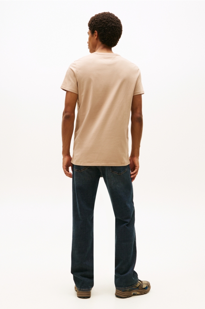 Tommy Jeans taupe heren t-shirt | Model achteraanzicht