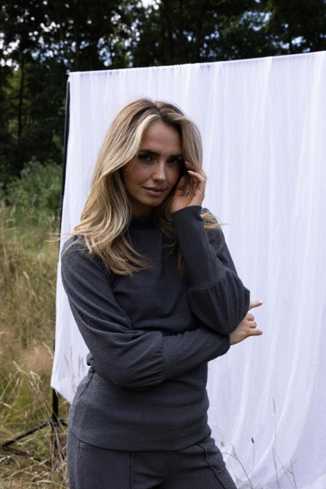 Kimara grijze dames t-shirt | Model vooraanzicht