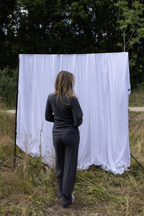 Kimara grijze dames t-shirt | Model achteraanzicht