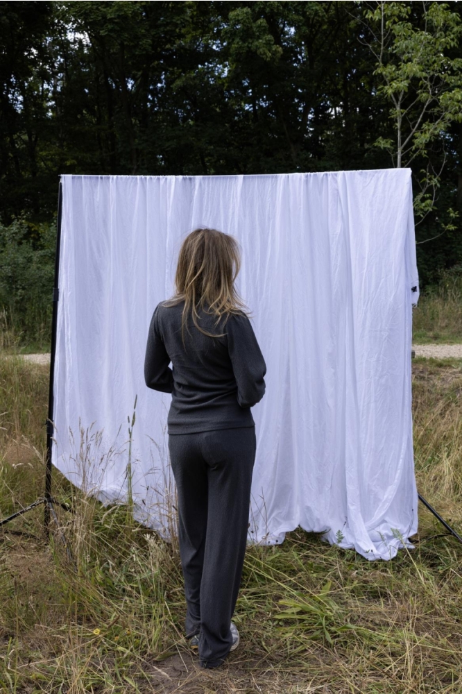 Kimara grijze dames t-shirt | Model achteraanzicht