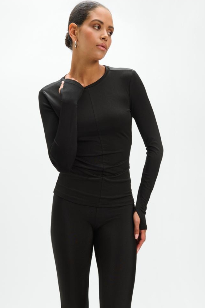 Refined Department zwarte dames t-shirt | Model vooraanzicht