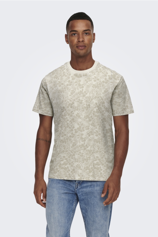 Only & Sons beige heren t-shirt | Model vooraanzicht