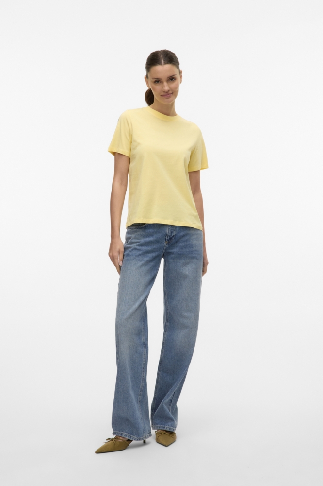 Vero Moda gele dames t-shirt | Model vooraanzicht