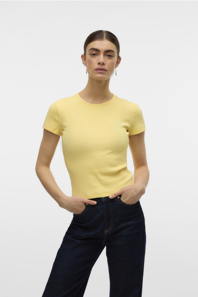 Vero Moda gele dames t-shirt | Model vooraanzicht