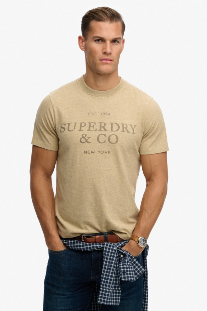 Superdry zand heren t-shirt | Model vooraanzicht