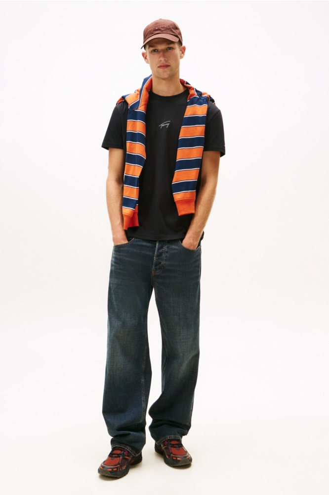 Tommy Jeans zwarte heren t-shirt | Model