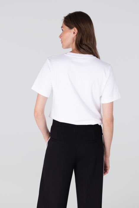 Juffrouw Jansen witte dames t-shirt | Model achteraanzicht