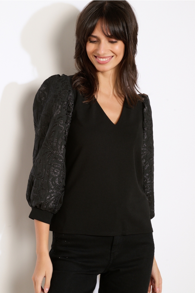 LolaLiza zwarte dames t-shirt | Model vooraanzicht