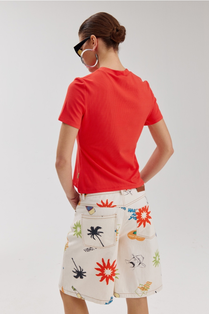 Harper & Yve rode dames t-shirt | Model achteraanzicht