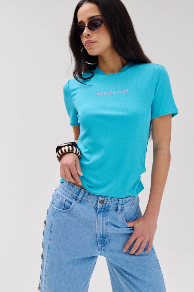 Harper & Yve blauwe dames t-shirt | Model vooraanzicht