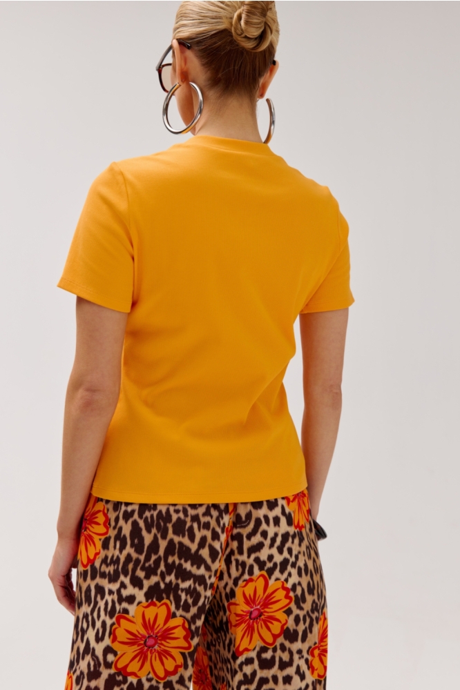 Harper & Yve oranje dames t-shirt | Model achteraanzicht