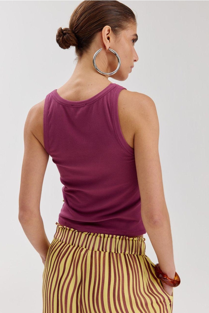 Harper & Yve paarse dames top | Model achteraanzicht